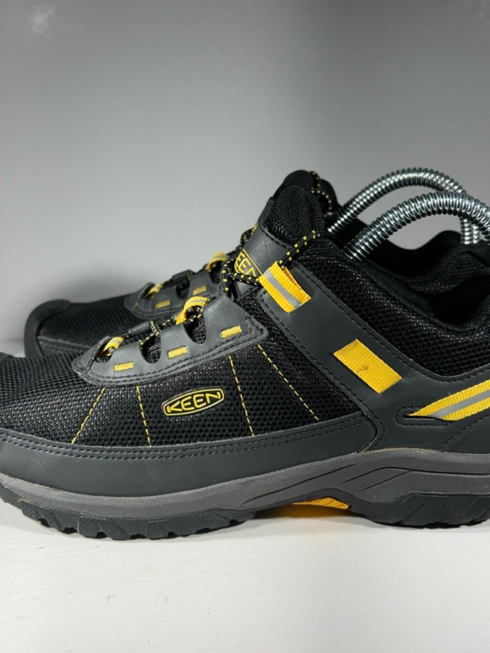 Keen Targhee Low Hiking Shoes Youth Boys Size 4 Black Trail Sneakers Camping Kid